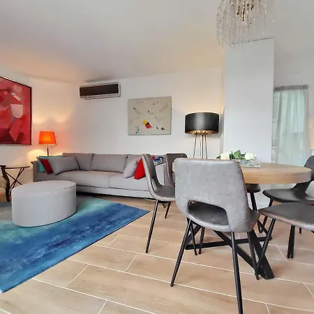 Apartment Atico Esquinero Muy Soleado Con La Terraza De 50 M2
