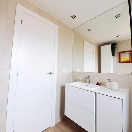 Atico Esquinero Muy Soleado Con La Terraza De 50 M2 Appartement